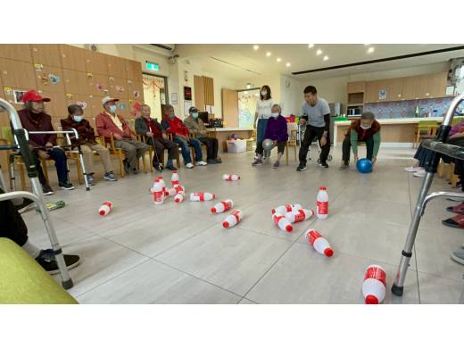 金湖日照中心-保齡球樂翻天