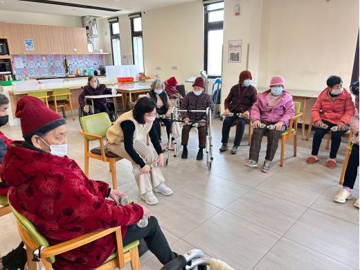 金湖日照-水啞鈴早操、搧風前進