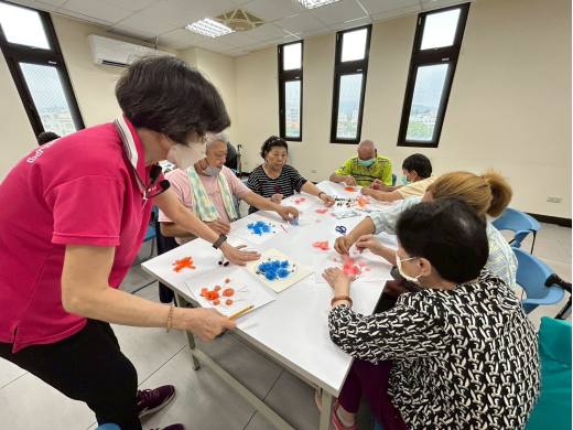 金湖拾憶小棧-志工活動-紙黏土藝術創作